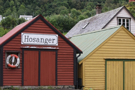 Mjøsvågen er kommunesenteret i tidligere Hosanger kommune